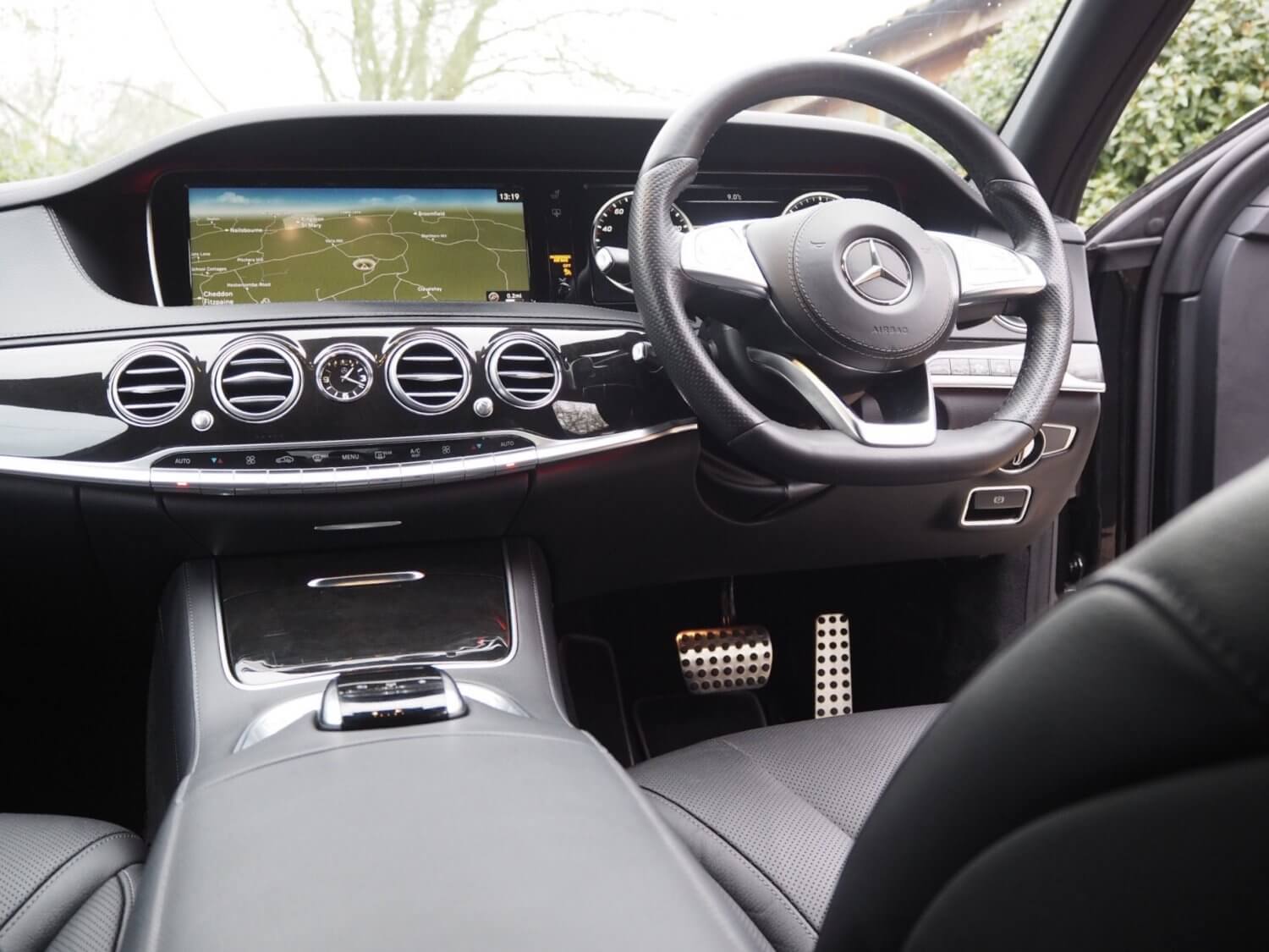 Somerset Exec Travel - Mercedes Benz S-Class Cockpit